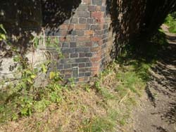 bridge&nbsp;abutment,&nbsp;GU&nbsp;canal